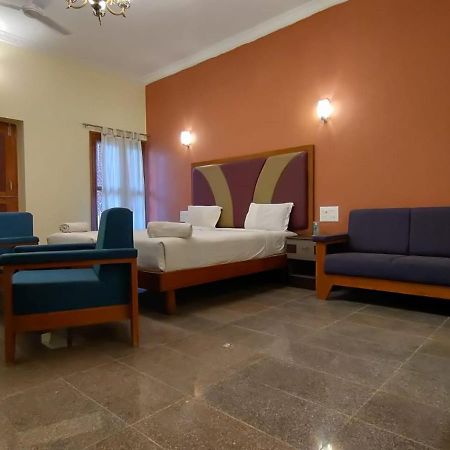 Kanthi Resorts Badami Bāgalkot Exterior foto