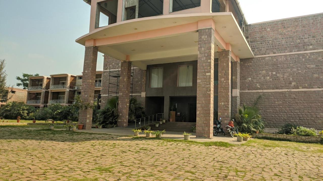 Kanthi Resorts Badami Bāgalkot Exterior foto
