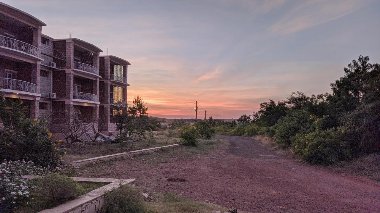 Kanthi Resorts Badami Bāgalkot Exterior foto