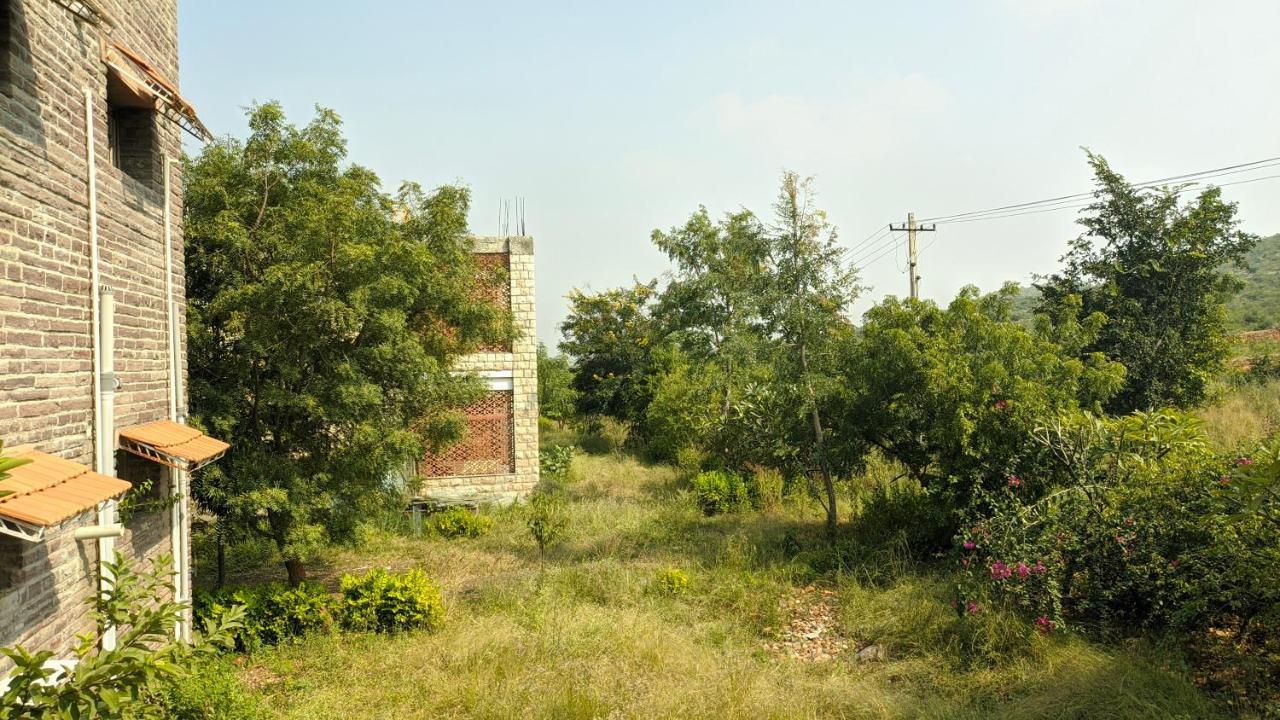 Kanthi Resorts Badami Bāgalkot Exterior foto