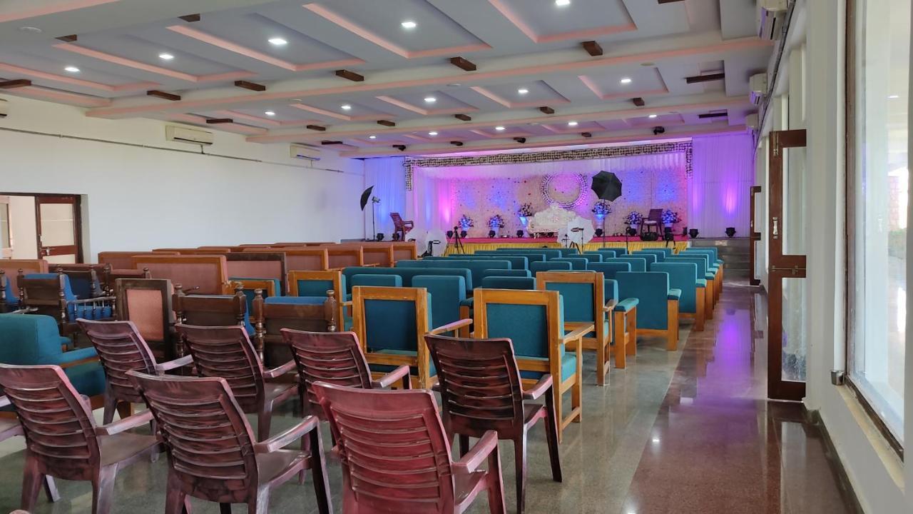 Kanthi Resorts Badami Bāgalkot Exterior foto