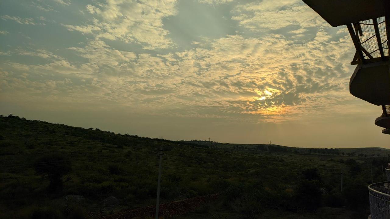 Kanthi Resorts Badami Bāgalkot Exterior foto