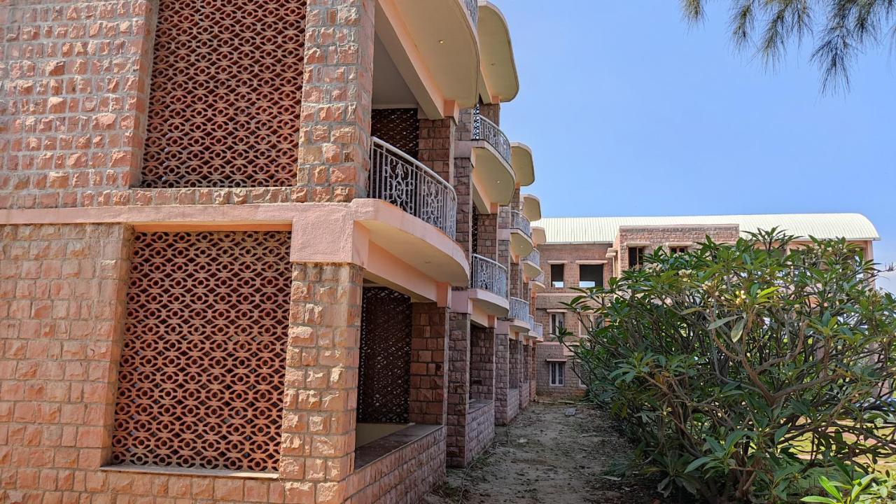 Kanthi Resorts Badami Bāgalkot Exterior foto