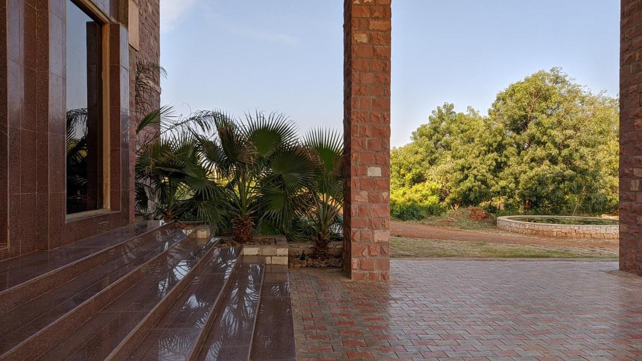 Kanthi Resorts Badami Bāgalkot Exterior foto