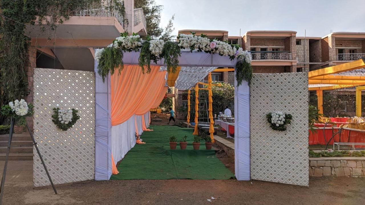 Kanthi Resorts Badami Bāgalkot Exterior foto