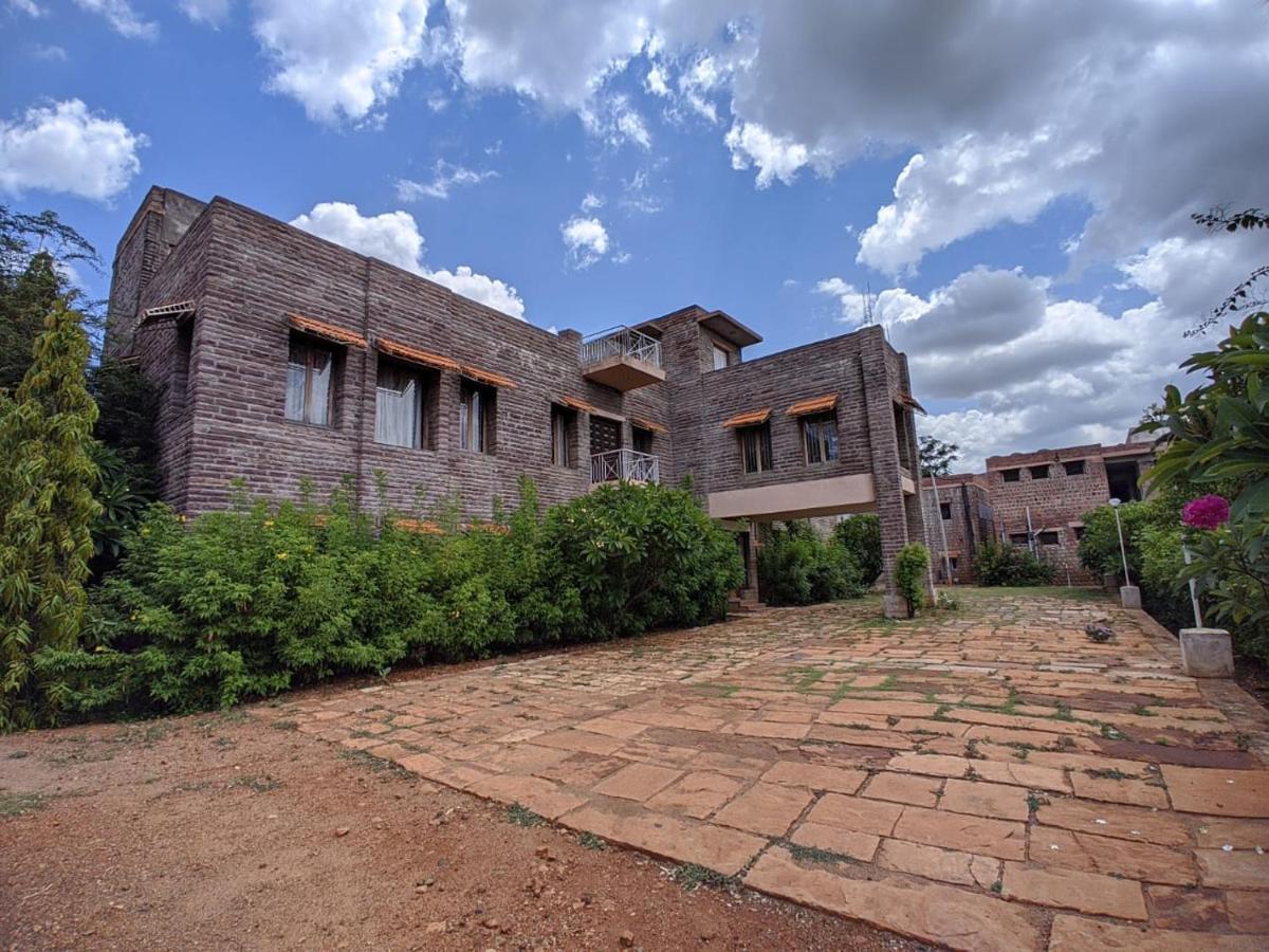 Kanthi Resorts Badami Bāgalkot Exterior foto