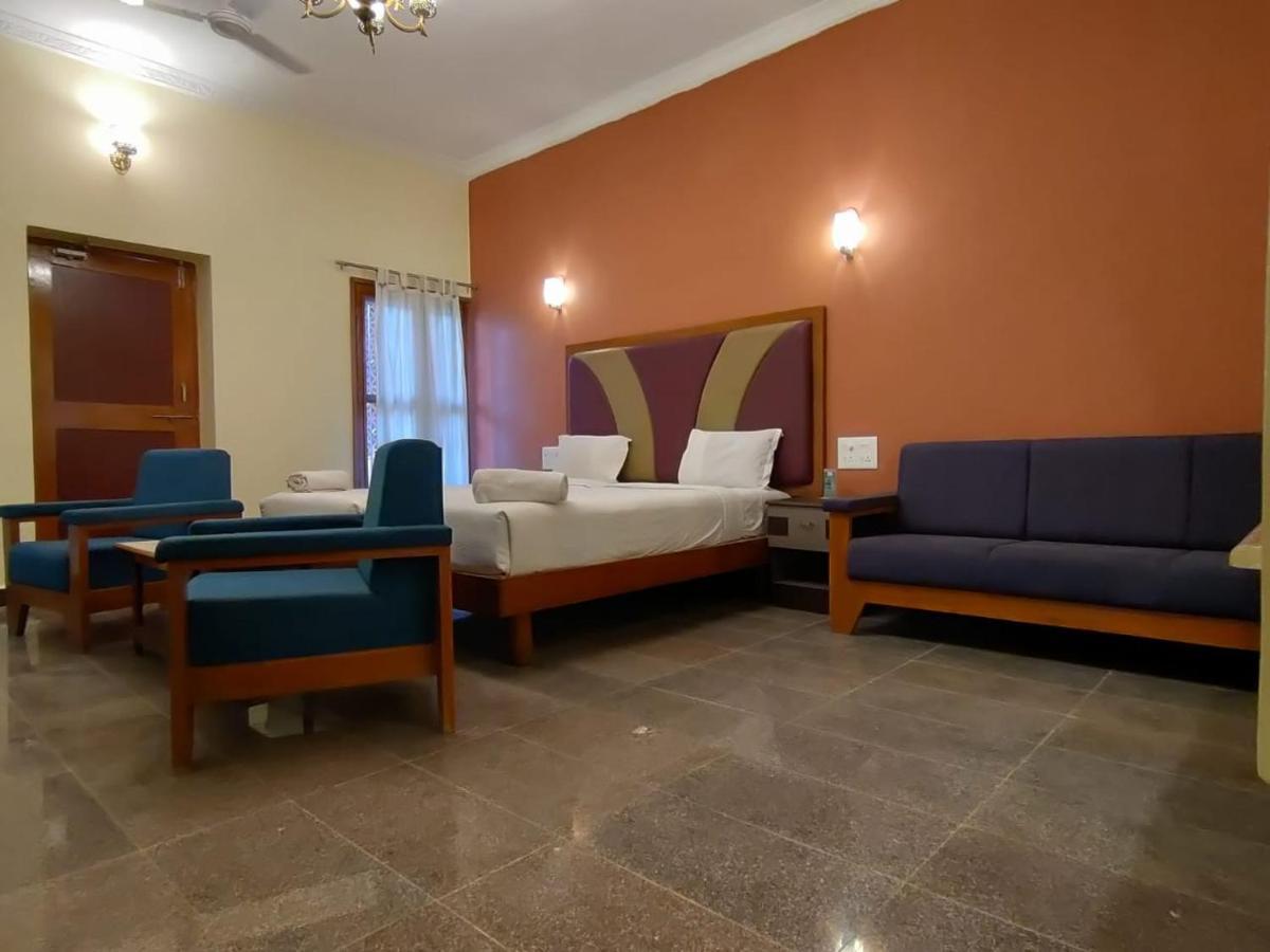 Kanthi Resorts Badami Bāgalkot Exterior foto